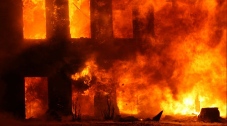 Felçli annesini yanan evden çıkaramadı: 1 ölü, 2 yaralı