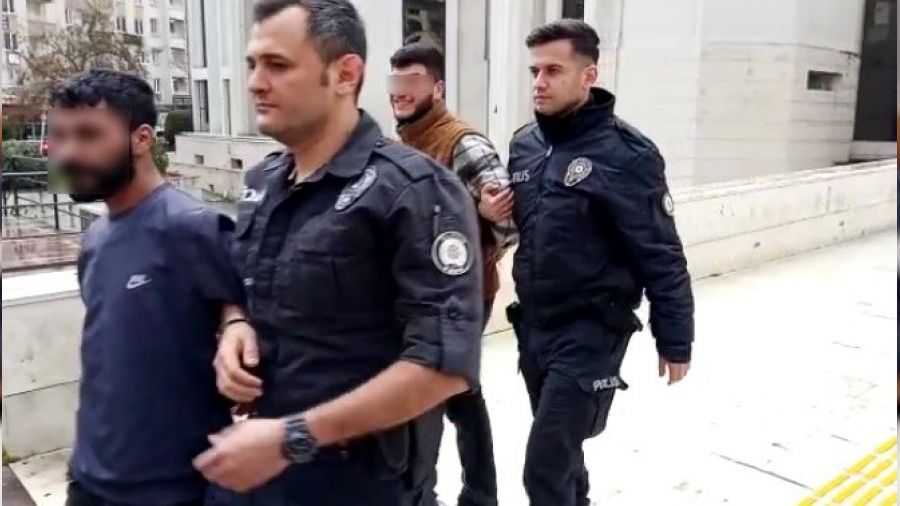 Gülerek cezaevine gittiler