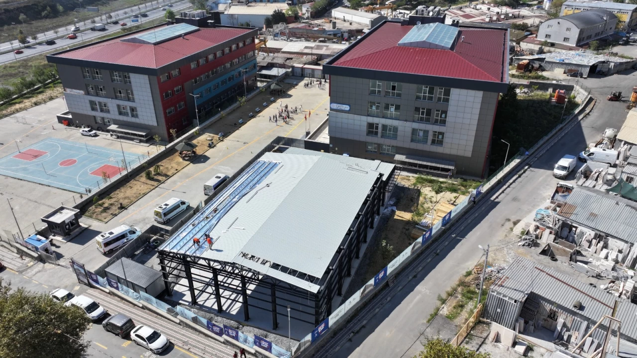 İBB’den 15 okula spor salonu