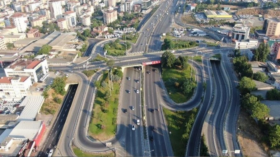 stanbul'da bayramn ilk gnnde yollar bo kald