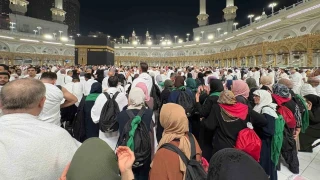 Kabe'de tarihi yoğunluk: 12 milyonluk rekorun ardından yeni yılda insan seli