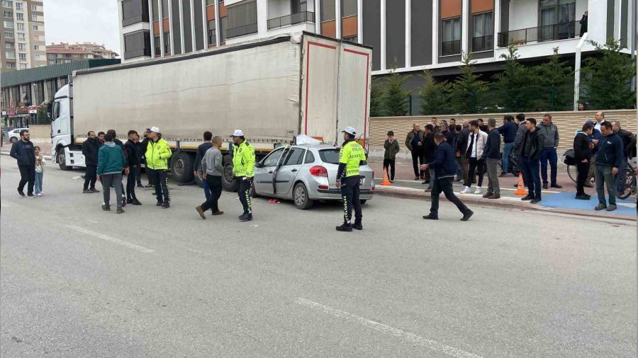 Konya'da otomobil park halindeki tra arpt