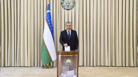 Özbekistan'da Mirziyoyev, yeniden cumhurbaşkanı seçildi