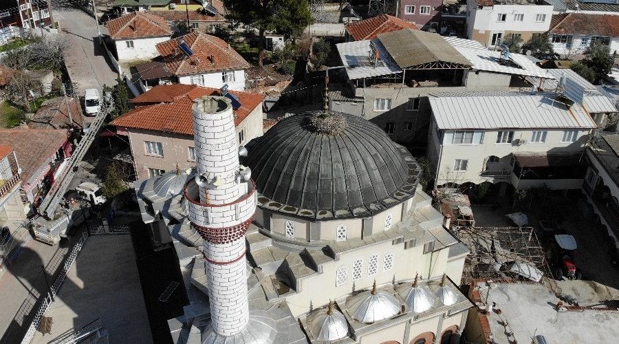 iddetli rzgar cami minaresinin klahn uurdu