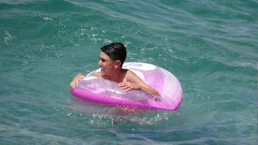 Van Gölü'nün plajında hafta sonu yoğunluğu