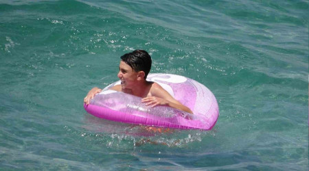 Van Gölü'nün plajında hafta sonu yoğunluğu