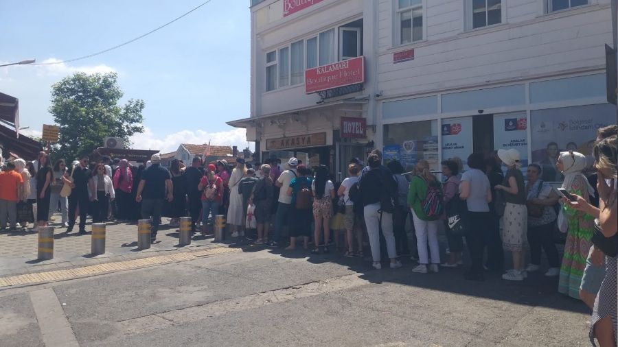 Vatandaşlar Adalar'a akın etti