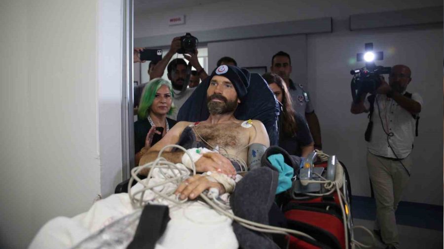 ABD'li bilim adamı 9 gün sonra mağaradan çıkartıldı