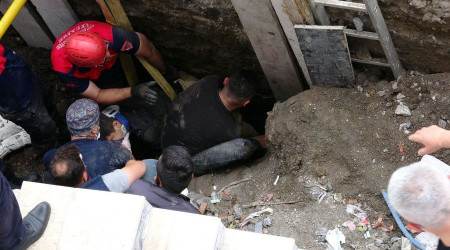 Arkadaşına yardıma gelen asker toprak altında can verdi