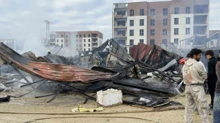 Arnavutköy'de şantiye konteynerlarında yangın