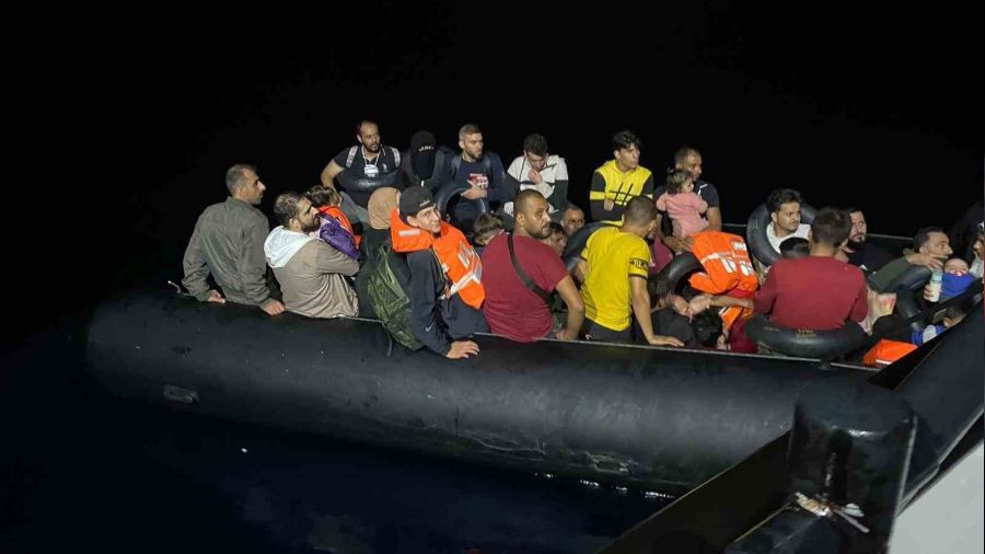 Ayvalık'ta 86 kaçak göçmen daha yakalandı