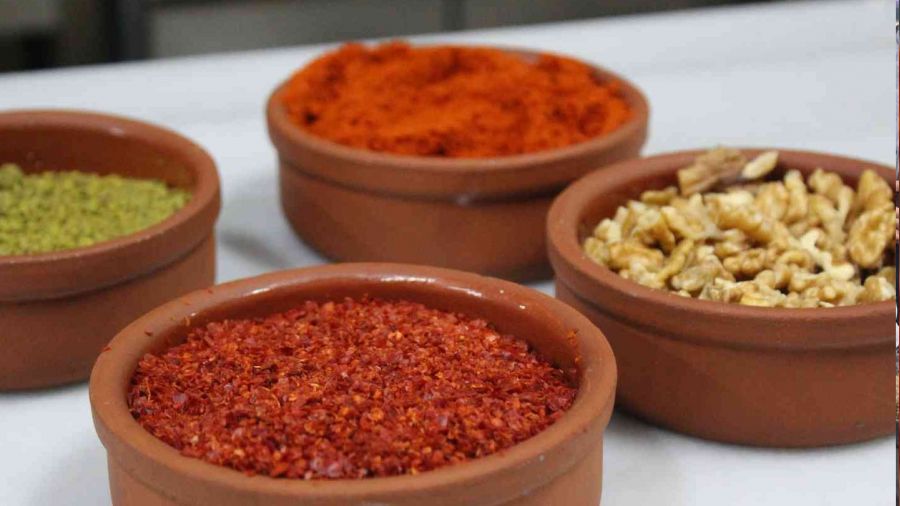 Baharat ve kuru yemişlerde zehir saçan madde kansere davetiye çıkarıyor