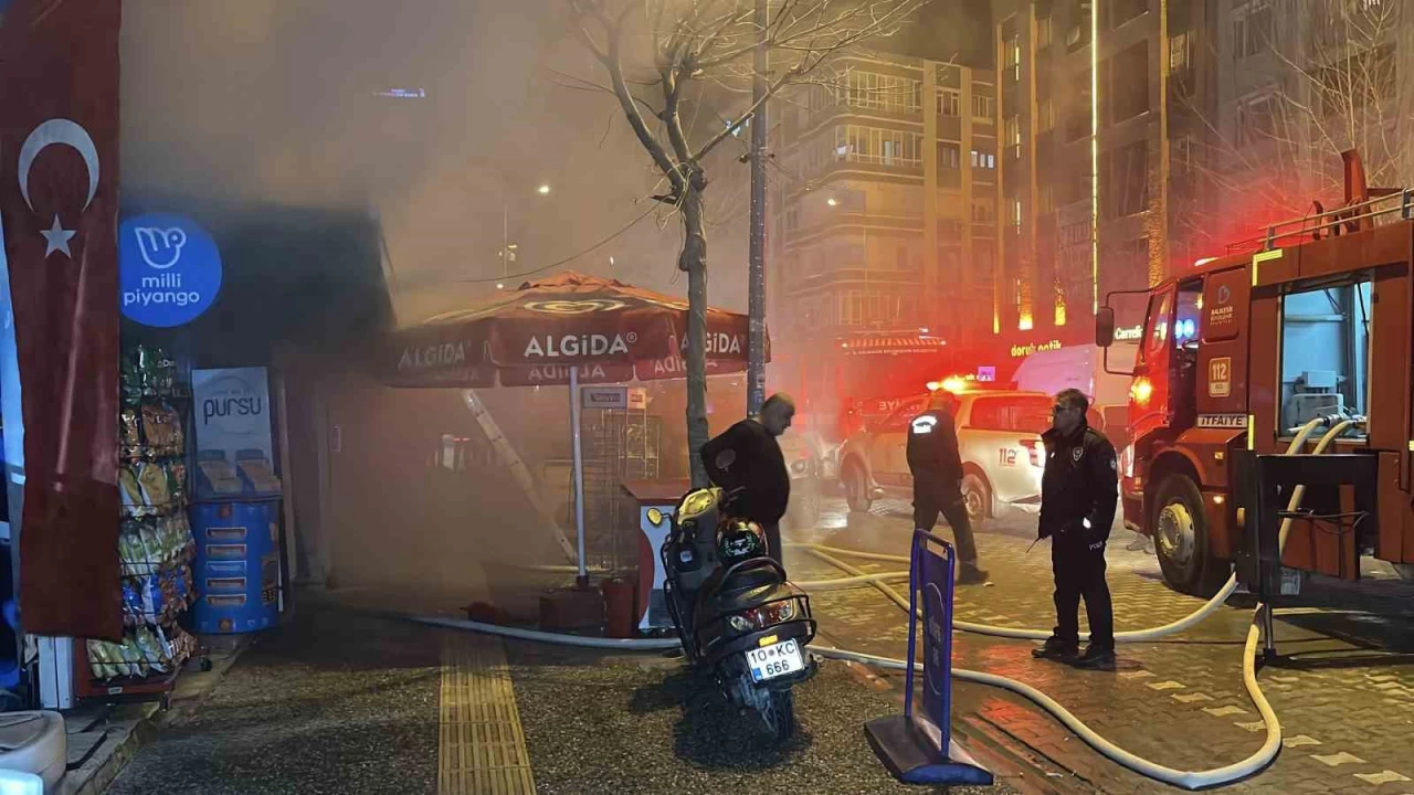 Balıkesir'de büfede çıkan yangın korkuttu