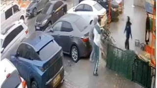 Başakşehir'de market önünde palet hırsızlığı