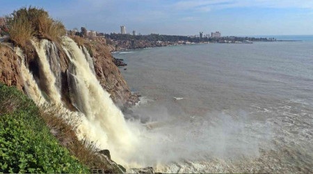Dünyaca ünlü şelale çamur rengine büründü