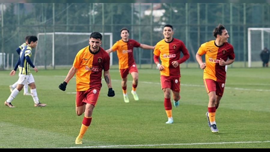 Galatasaray, Fenerbahçe'yi farklı yendi