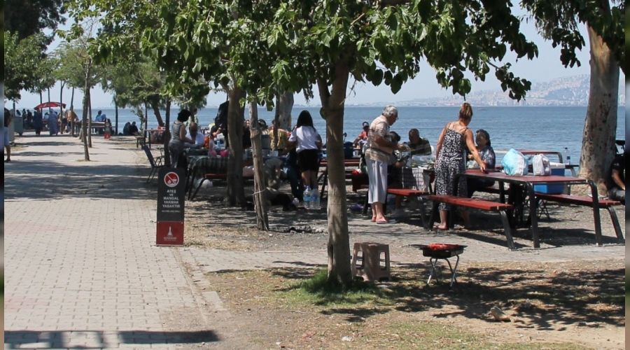 İzmirliler piknik alanı ve Kordon'a akın etti