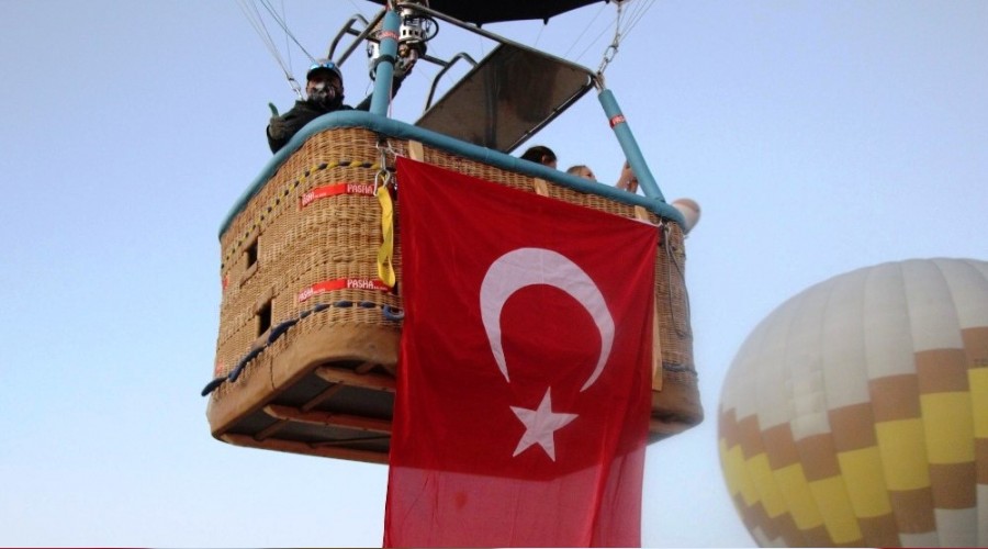 Kapadokya'da gökyüzünde 29 Ekim coşkusu