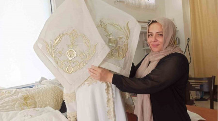 Leyla Hanımda bir bilezikle çıkmış yola
