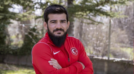 Madalyasını Türkiye'ye armağan etti