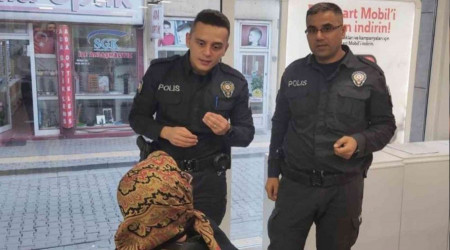 Polisin dikkati yaşlı kadının 100 bin lirasını kurtardı