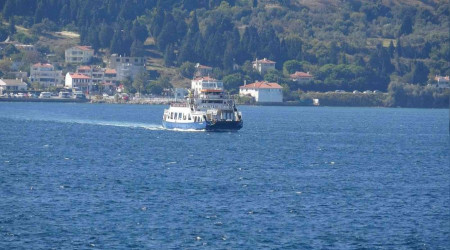 Salı günü Gökçeada feribot seferlerine 'fırtına' engeli
