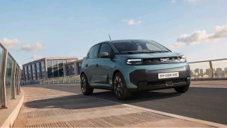 Türkiye'de üretilen Dacia Striker, Paris'te dünyaya tanıtıldı