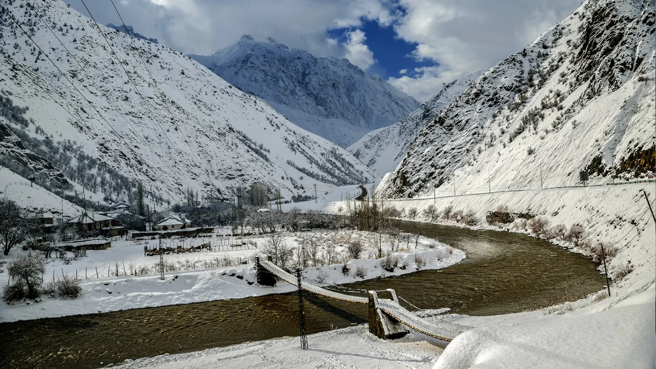 Ad yllarca terrle anlan Hakkari'ye bir de byle bakn