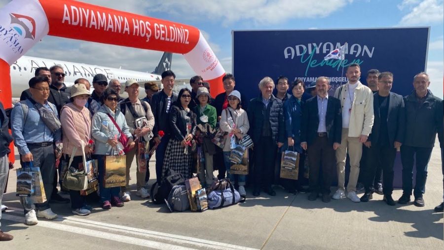 Deprem bölgesine ilk turist kafilesi Güney Kore'den