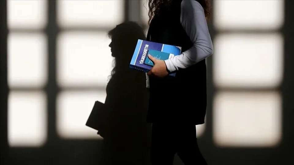 Gençlik ve Spor Bakanı Osman Aşkın Bak, 2026-2027 eğitim öğretim dönemi burs ve öğrenim kredisi başvurularının başladığını duyurdu