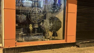 Hatay'da ne oluyor? 6 araç ve 4 iş yerinin camlarını kırdılar