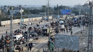 srail'in engeline ramen on binlerce Filistinli Gazze'nin kuzeyindeki evlerine dnmek iin yola kt