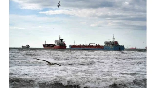 İstanbul'da birbirine temas eden tankerlerden biri kurtarıldı