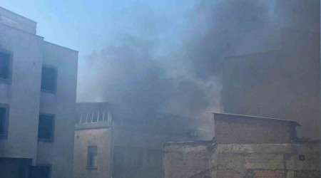 İzmir'de çanta imalathanesinde korkutan yangın