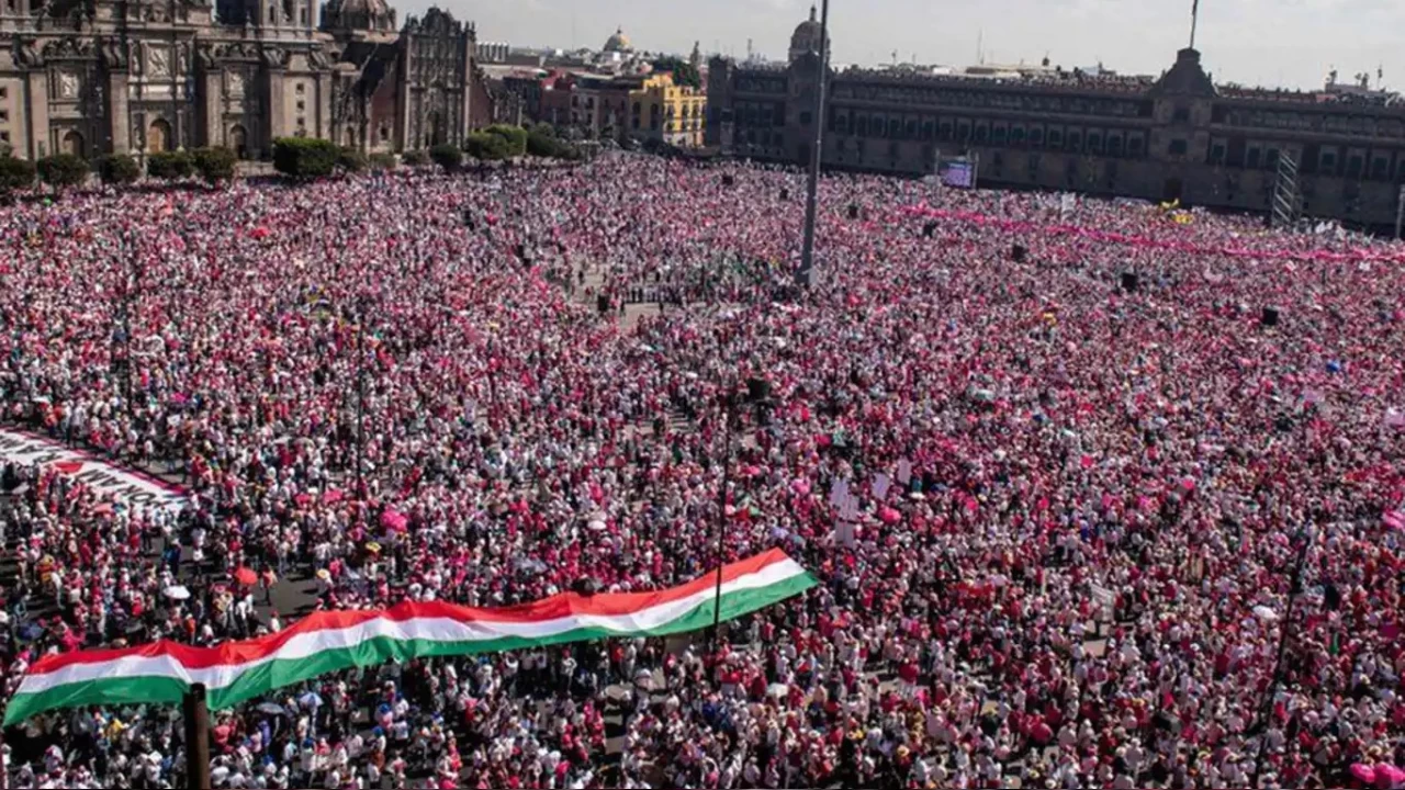 Meksika'da on binlerce kişi hükümeti protesto etti
