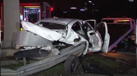 Otomobil bariyerlere ok gibi saplandı