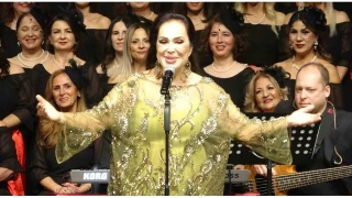 Türkan Şoray, 'İyilik Korosu' ile Mersin'de sanatseverlerle buluştu