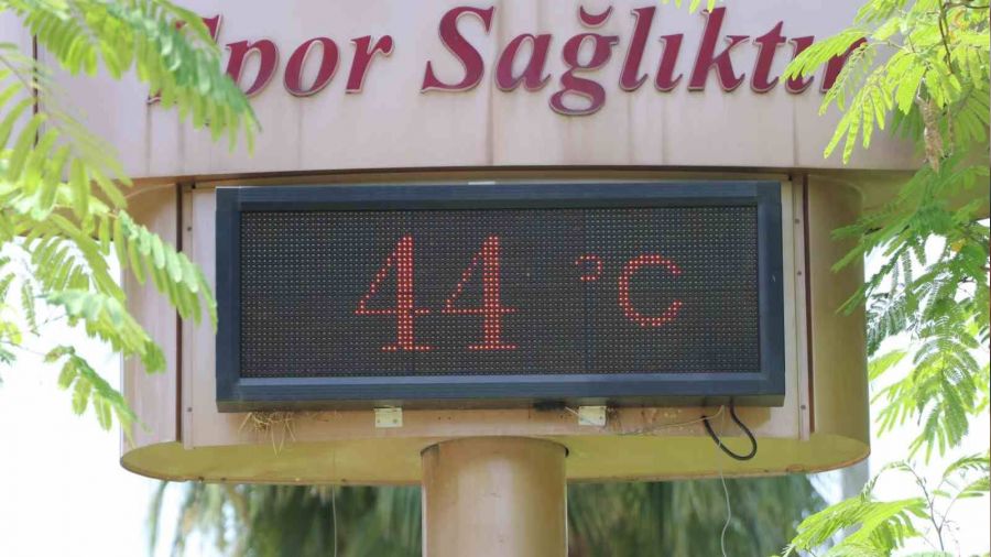 Adana'da termometre 44 dereceyi buldu