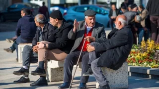 Emeklilerin zam fark demeleri yarn hesaplara yatrlacak