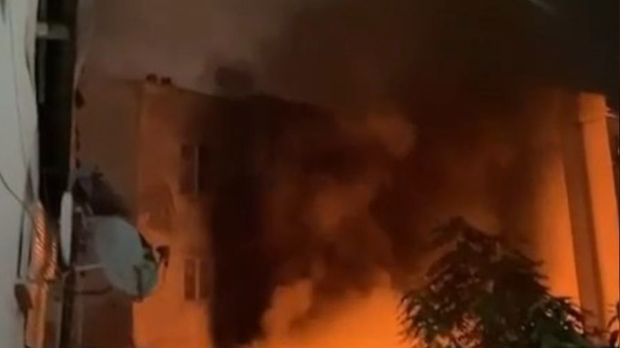 Eşiyle tartışan adam 3 katlı apartmandaki kaldığı daireyi ateşe verdi