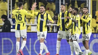 Fenerbahe ilk yarda bulduu gollerle  puan ald