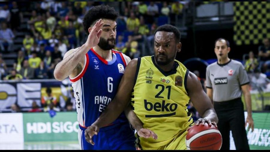 Fenerbahçe'den Efes'e 42 sayı fark