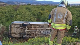 Hatay'da öğrenci servisi narenciye bahçesine uçtu: 9 yaralı