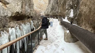 Kanyonda buz sarkıtlarının boyu 5 metreyi aştı