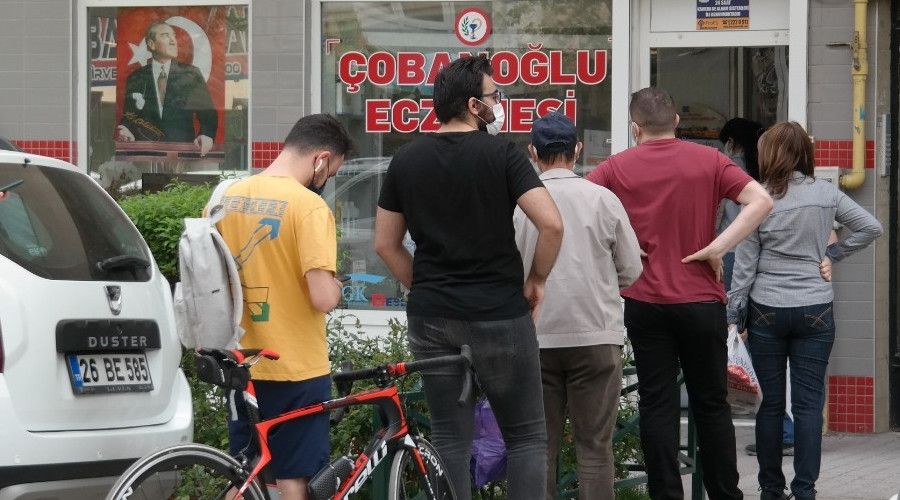 Kapanmada herkes eczanede