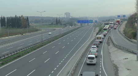 Kocaeli-İstanbul sınırında araç kuyruğu