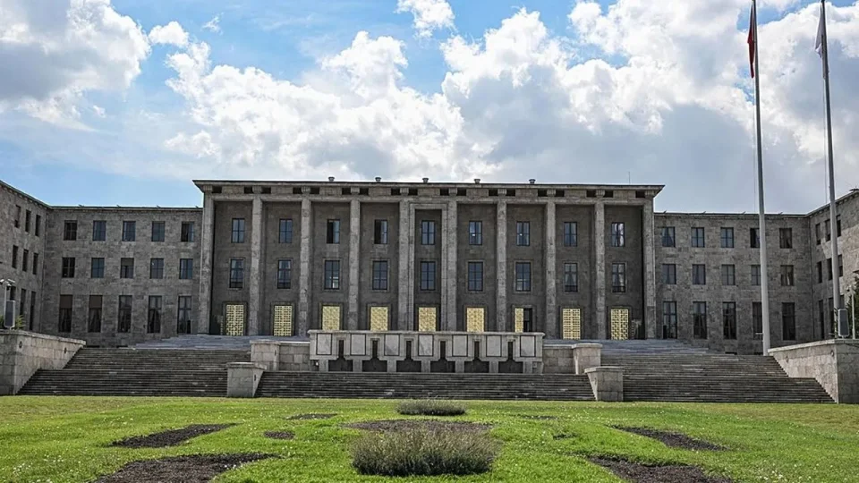 Meclis'te taciz skandalına 4 tahliye