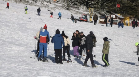 Yar yl tatiliyle Uluda'da pistler doldu