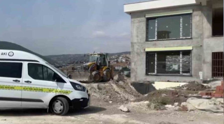 Bulduğu tüfeği kontrol ederken arkadaşını vurdu