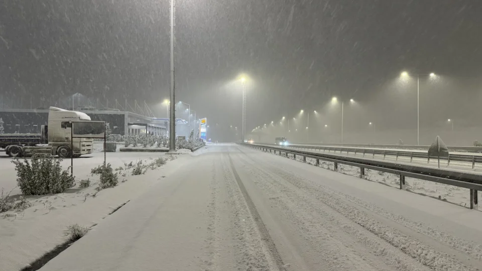 İstanbul'da kar yağışı hayatı olumsuz etkiliyor